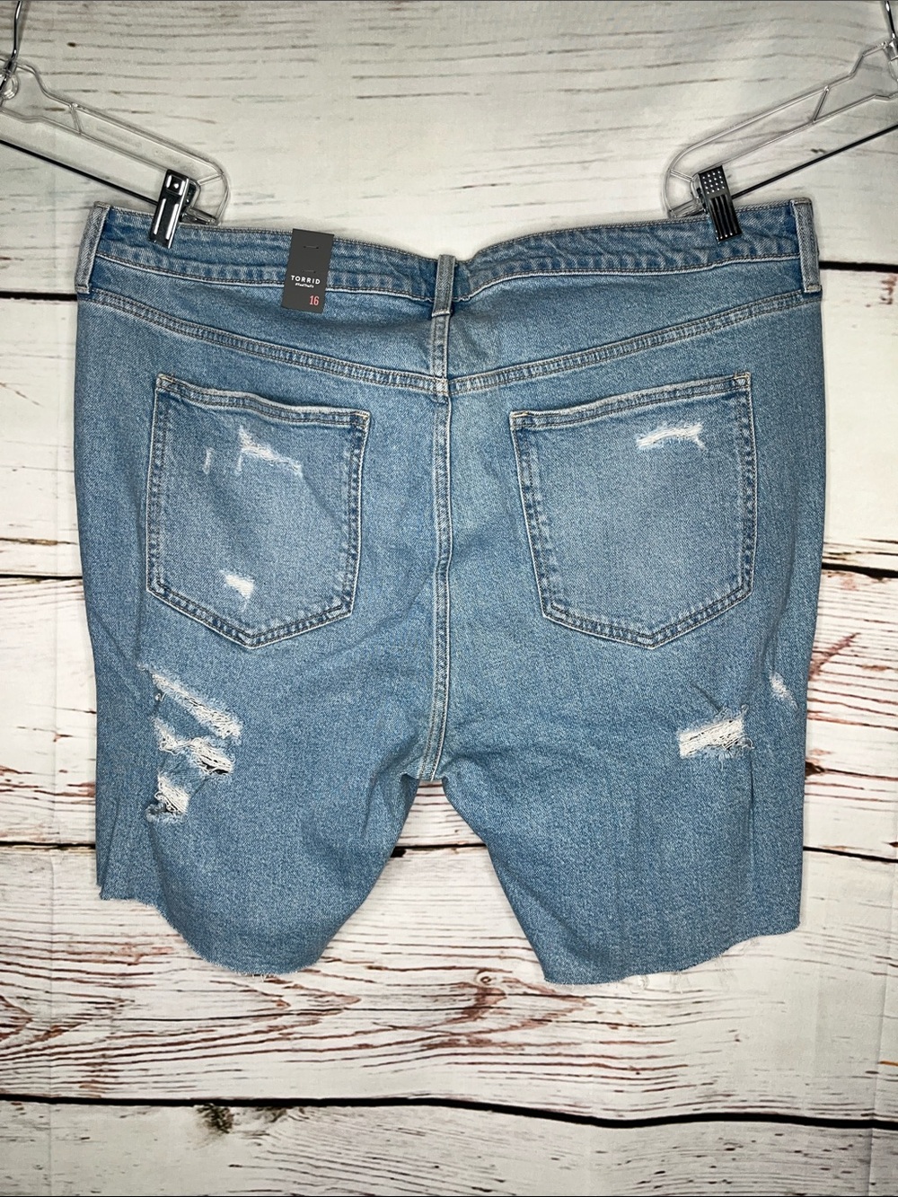 Torrid NWT Size 16 Blue Denim Distressed Mid Rise Button Fly Bermuda Jean Shorts - Picture 2 of 3